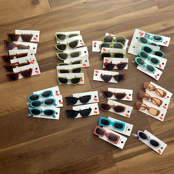 Lot of Forever 21 sunglasses
